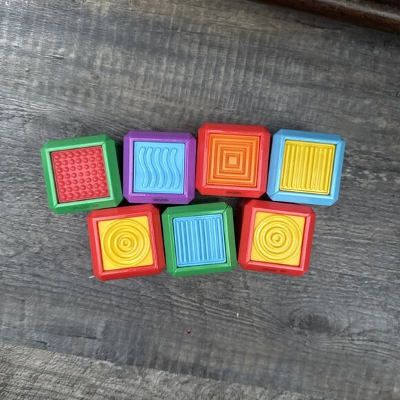 Fisher Price 7 Laugh & Learn First Words Sensory Play Blocks Baby Toy Puppy - Picture 6 of 6